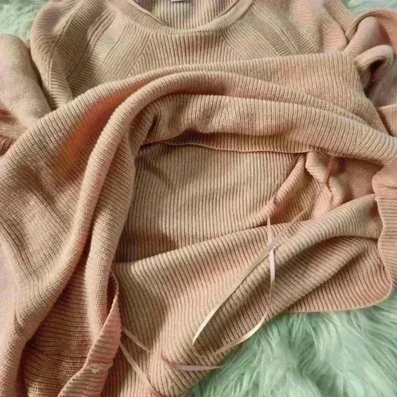 Croft & Barrow Women's  peach color, long sleeve, lightweight, sweater size PL - Picture 10 of 12